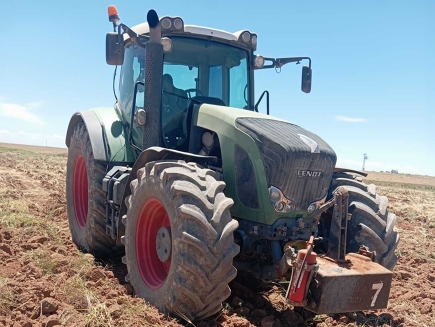 Fendt 936 Vario im Dauereinsatz auf einem der größten Agrarbetriebe der Welt. Die Maschine arbeitet seit 2011 zuverlässig auf den landwirtschaftlichen Flächen von TİGEM in der Türkei.