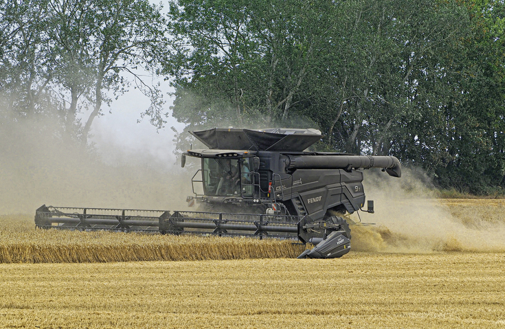 The Fendt IDEAL 9T threshing in a wheat field.