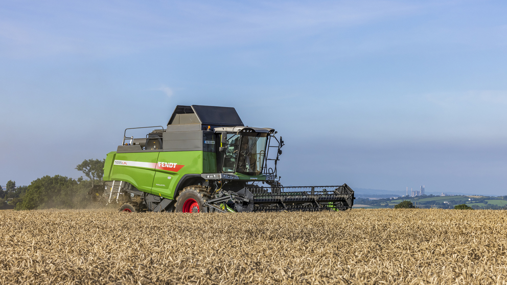 Fendt Combine L Series 5255 threshing a grain field sideview