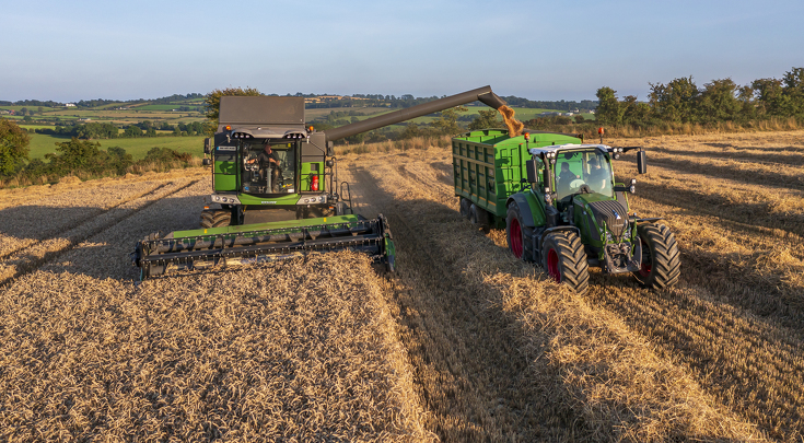 Fendt 516 Vario and Combine L Series 5255 driving on the field threshing grain
