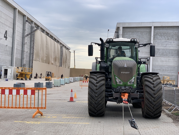Fendt 900 Vario repeatedly driving the same route on a film set to ensure precise, repeatable movements for special effects and multiple camera angles.