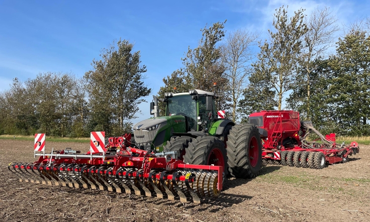 Fendt 942 Vario with dual wheels, a tillage implement and a seed drill during seeding operations on the agricultural fields of the Carstens family on the island of Rügen.