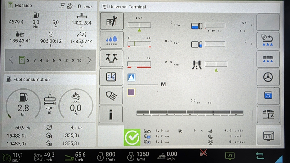 Électronique et interface de commande des tracteurs Fendt Panneau de commande électronique d'un tracteur Fendt moderne, présentant l'écran d'affichage, les boutons et l'interface du système d'exploitation